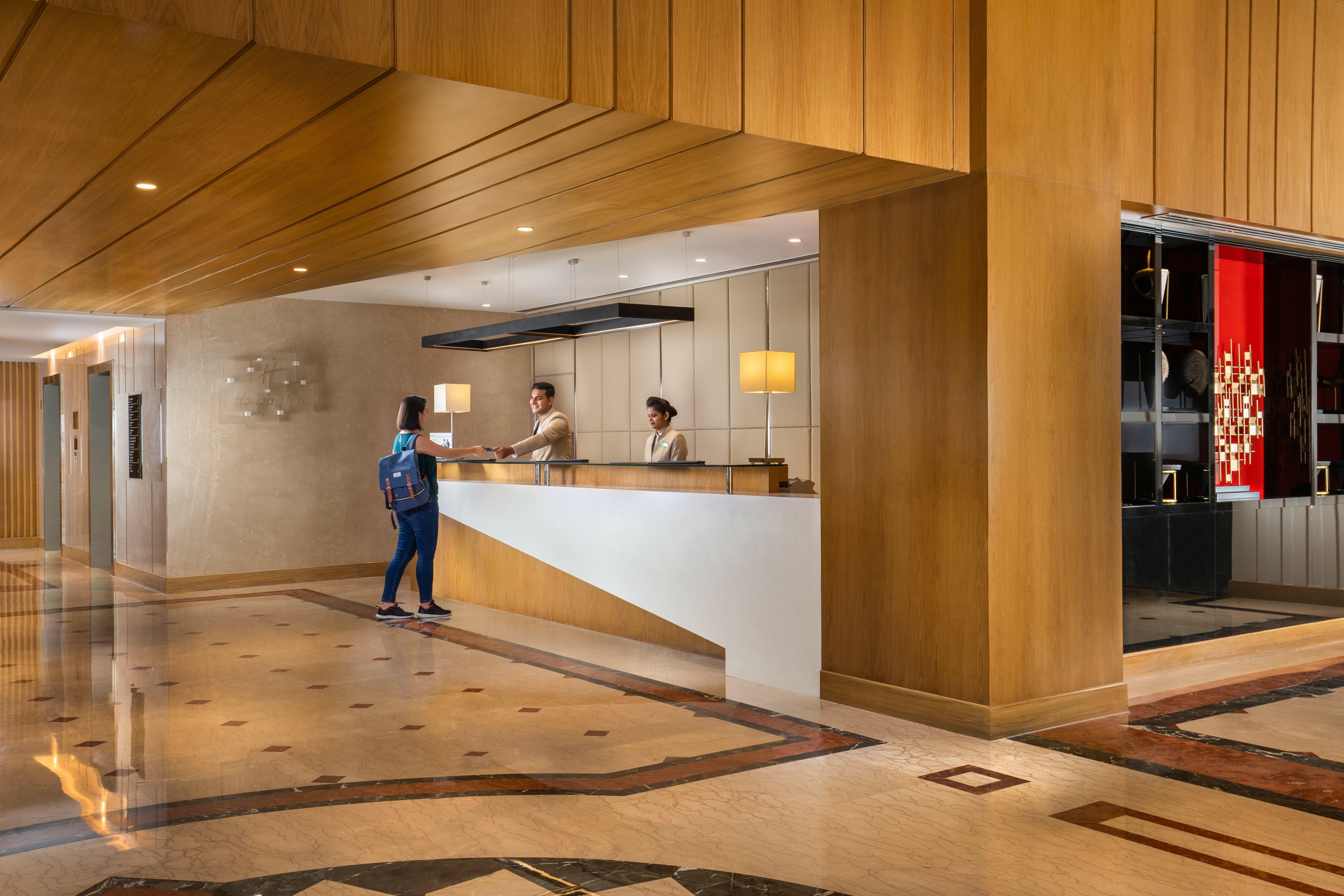 Holiday Inn Agra Mg Road An Ihg Hotel Exterior photo The lobby of the hotel