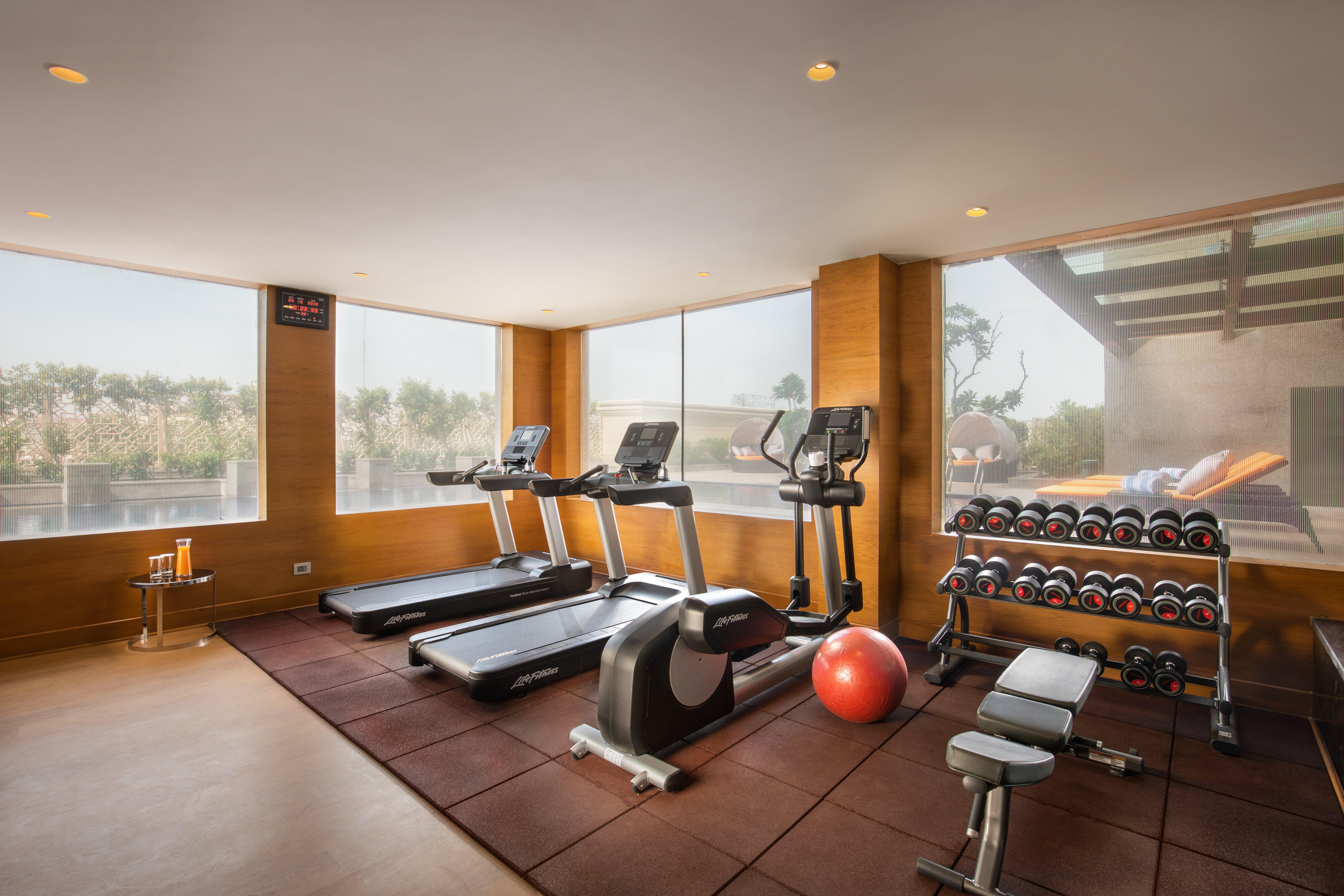 Holiday Inn Agra Mg Road An Ihg Hotel Exterior photo The gym at the hotel