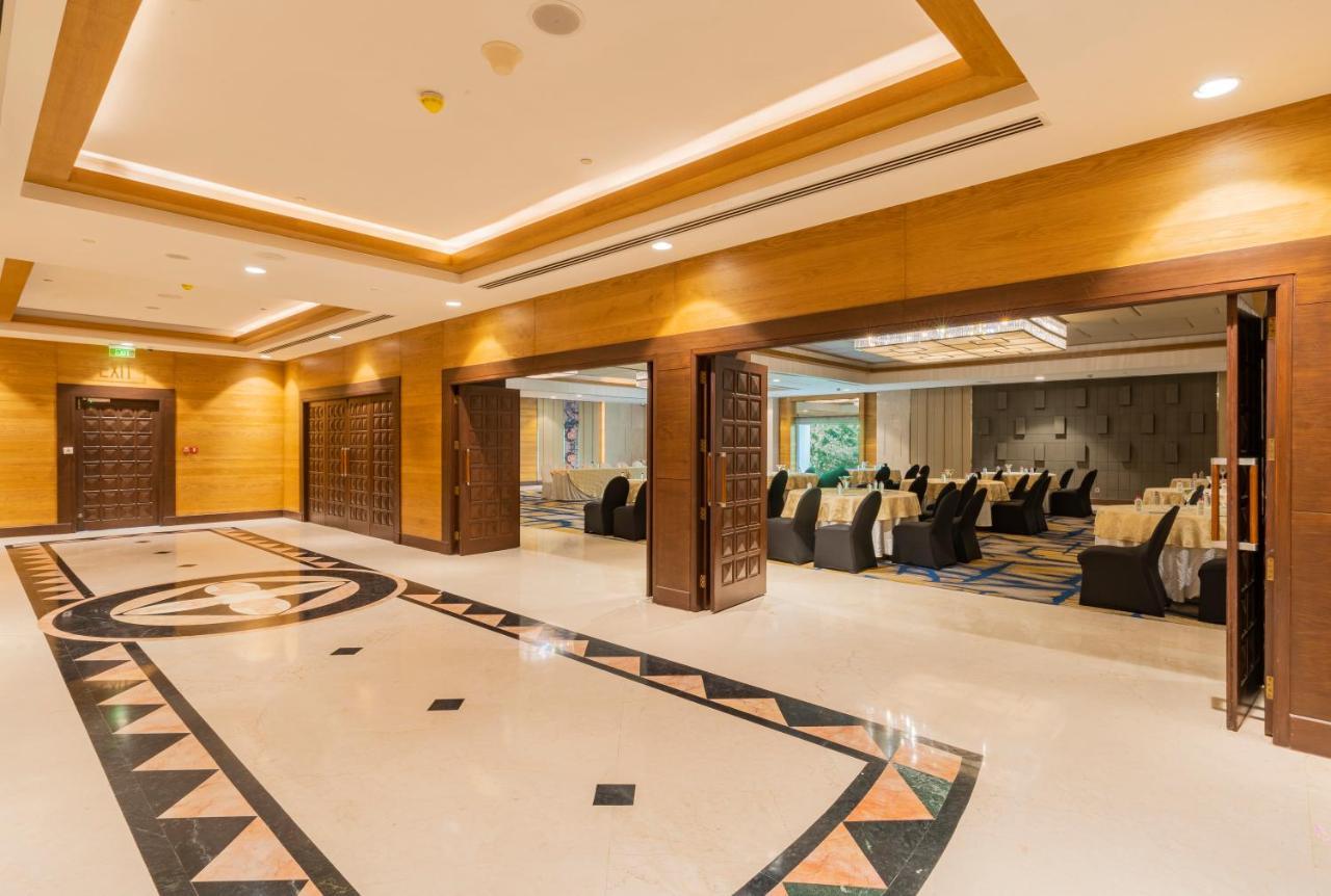 Holiday Inn Agra Mg Road An Ihg Hotel Exterior photo The interior of the hotel