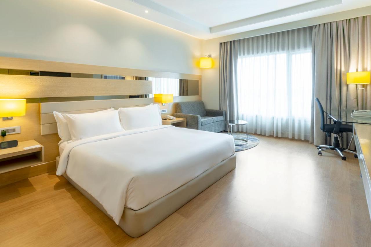 Holiday Inn Agra Mg Road An Ihg Hotel Exterior photo A room at the hotel