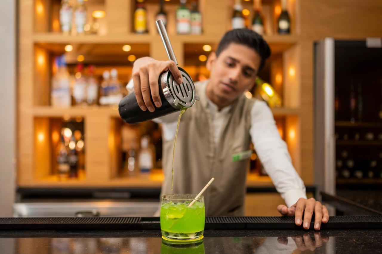 Holiday Inn Agra Mg Road An Ihg Hotel Exterior photo A bartender making a cocktail