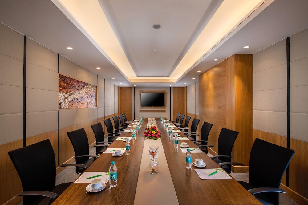 Holiday Inn Agra Mg Road An Ihg Hotel Exterior photo Meeting room at the hotel